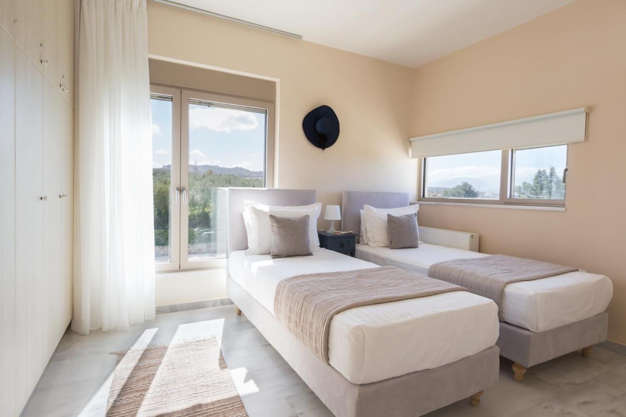 Lux Villa Mia With Heated Pool, 2Km To Beach & Childrens Area! Mikro Metochi Eksteriør billede
